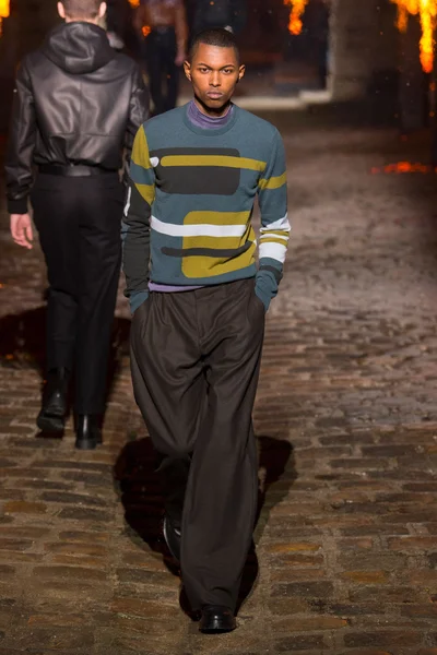 Look 23